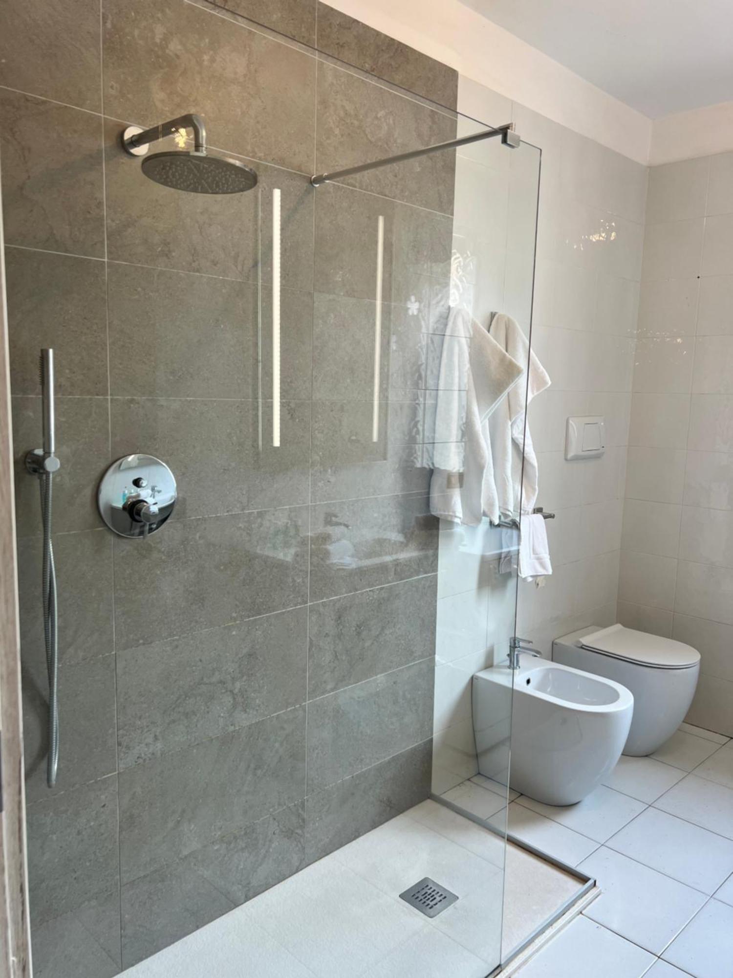 5 Viale Fano Apartment Rimini Exteriör bild